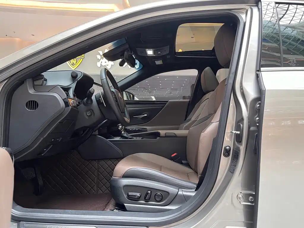 Lexus ES — миниатюра 10