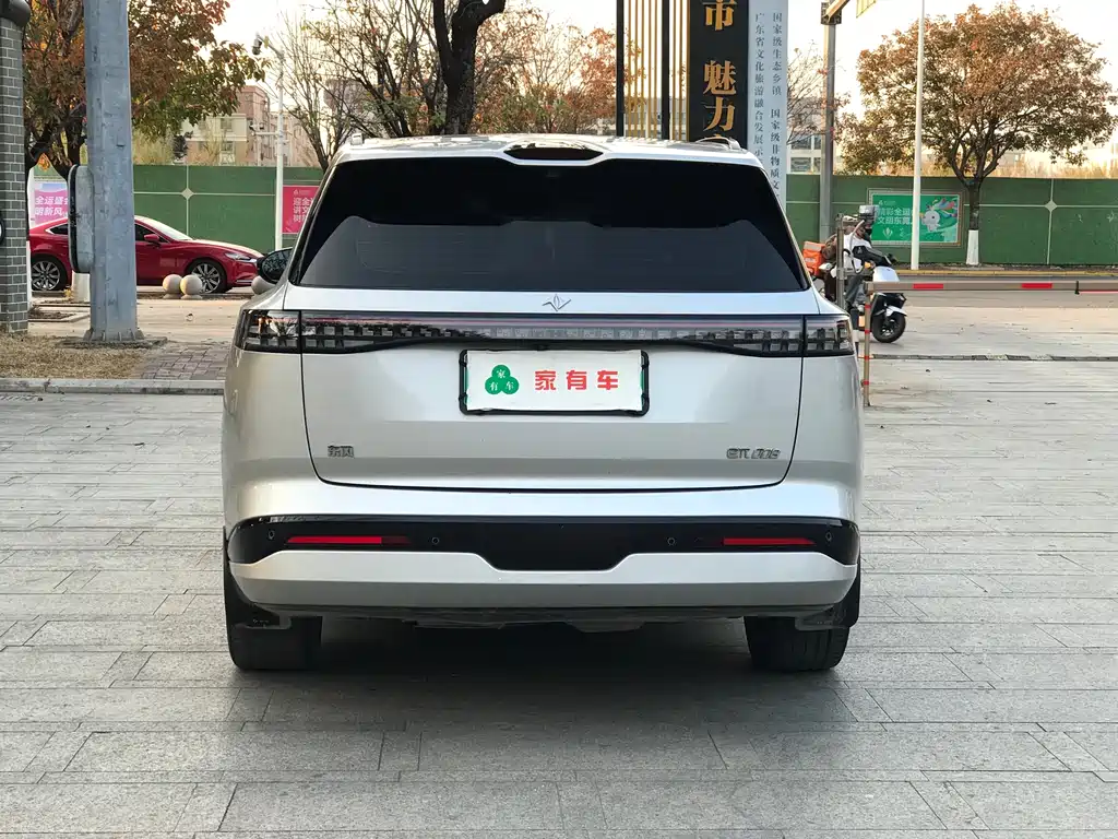 DONGFENG EΠ008