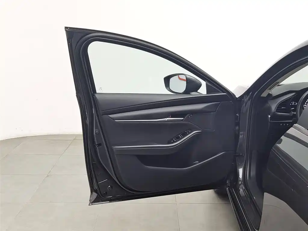 Mazda Mazda3 3 2020 1.5L AT