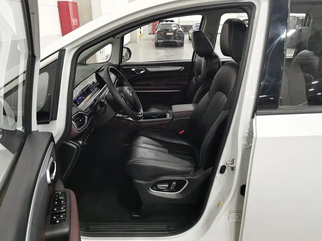 GAC Motor Trumpchi M6 — миниатюра 10