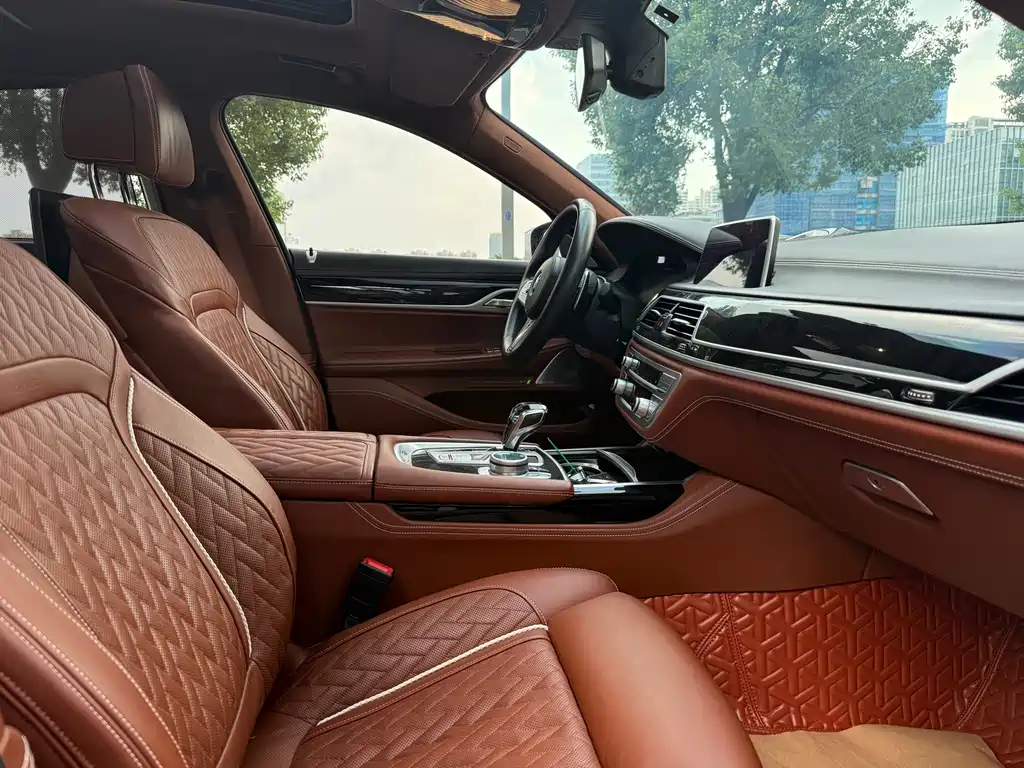 BMW 7 Series — миниатюра 14