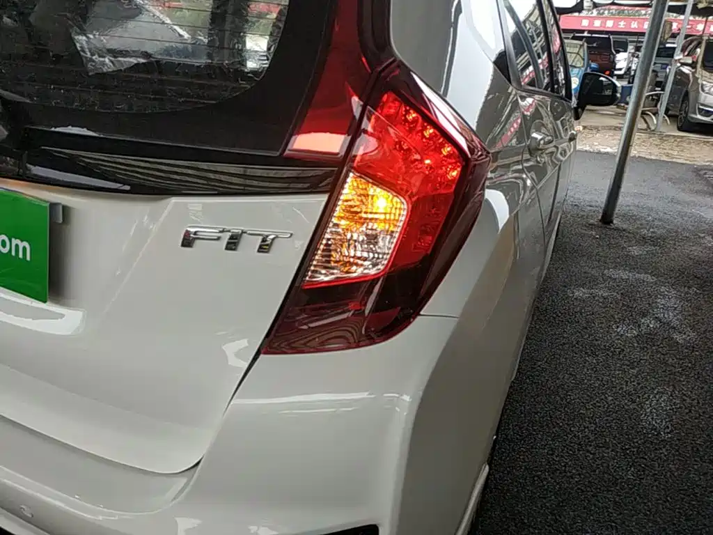 Honda Fit — миниатюра 8