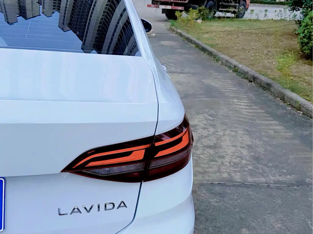 Volkswagen Lavida — миниатюра 8