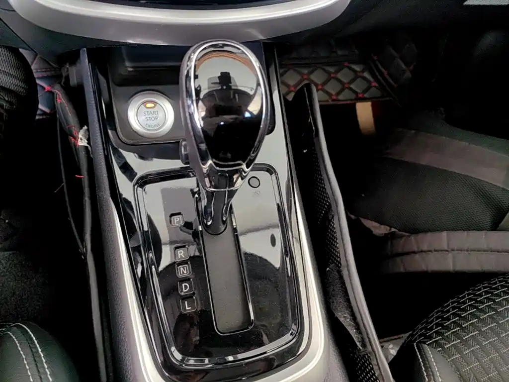 Nissan Tiida — миниатюра 14
