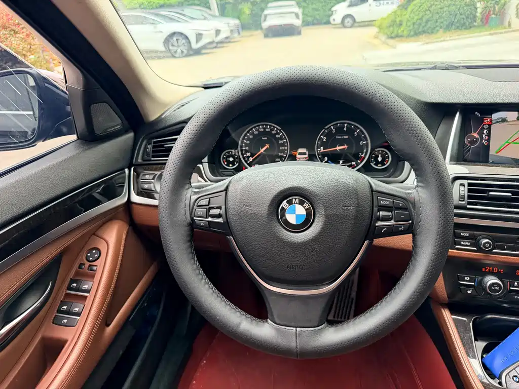 BMW 5 Series — миниатюра 10
