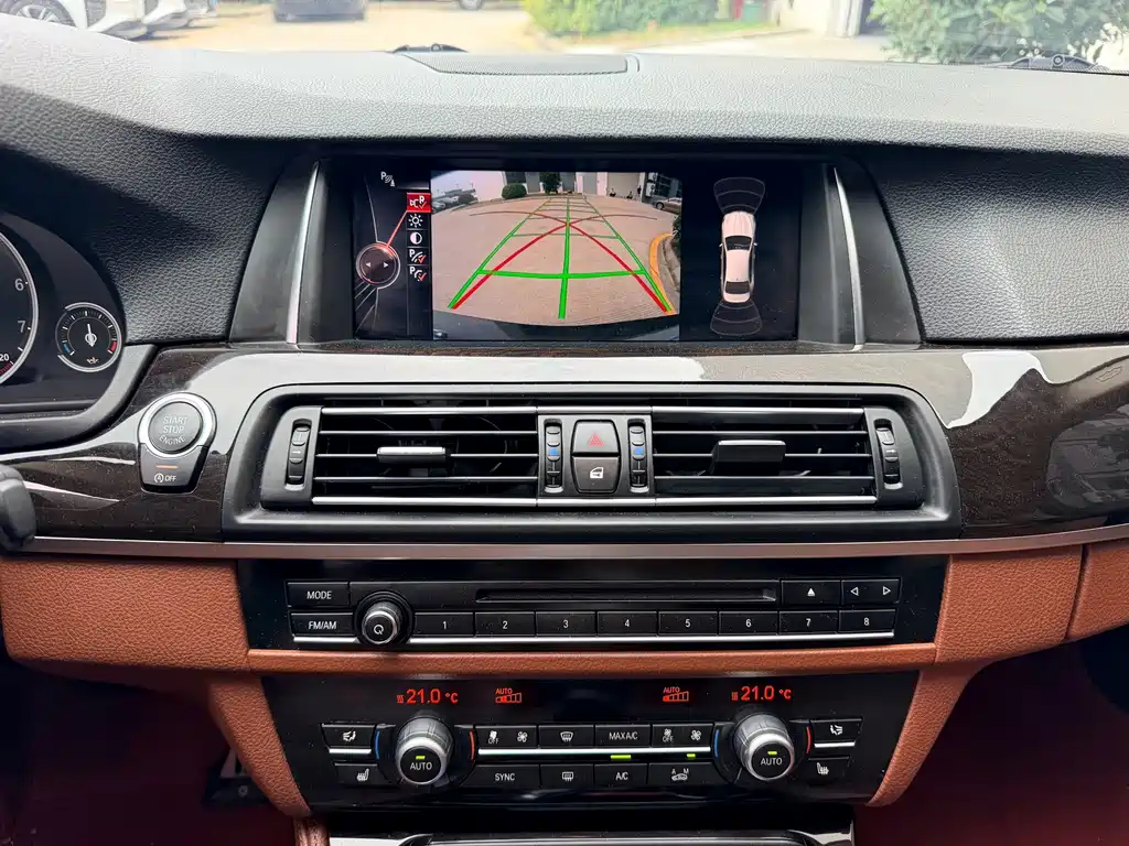 BMW 5 Series — миниатюра 12