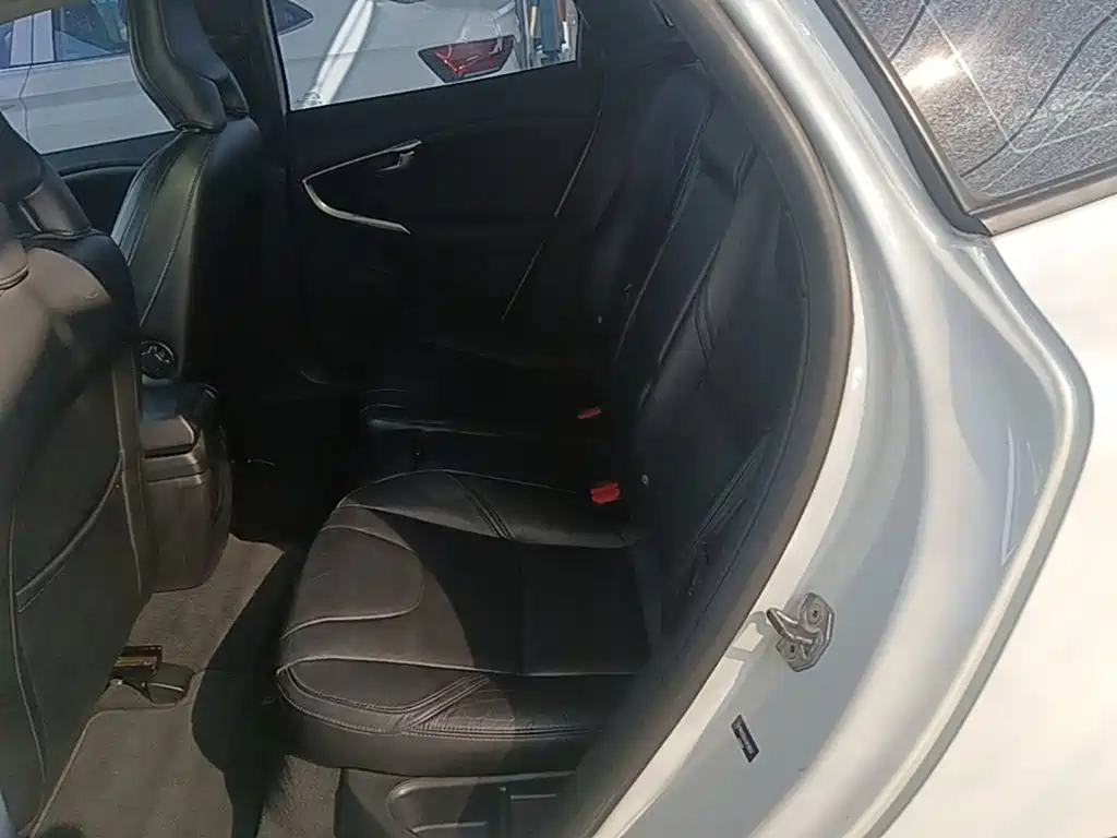 Volvo V40 — миниатюра 17