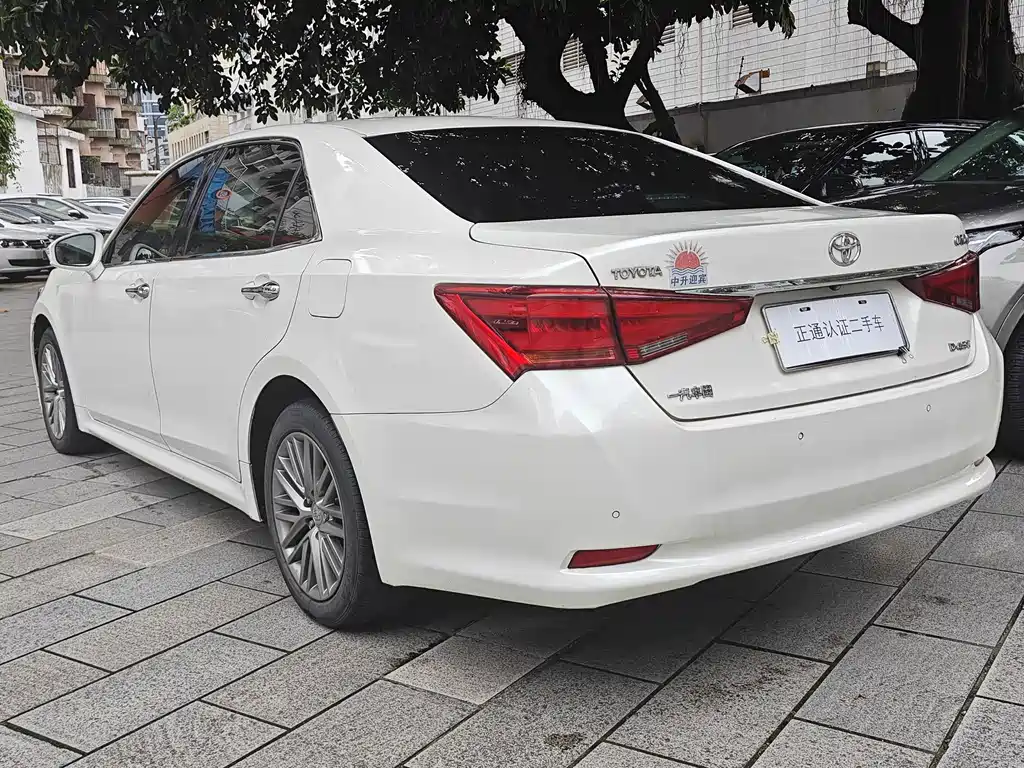 Toyota Crown — миниатюра 8