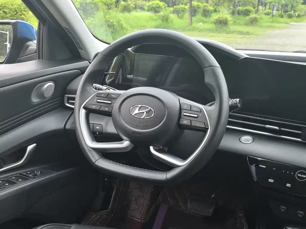 Hyundai Elantra — миниатюра 11