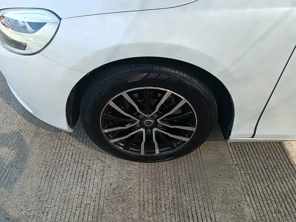Volvo V40 — миниатюра 23