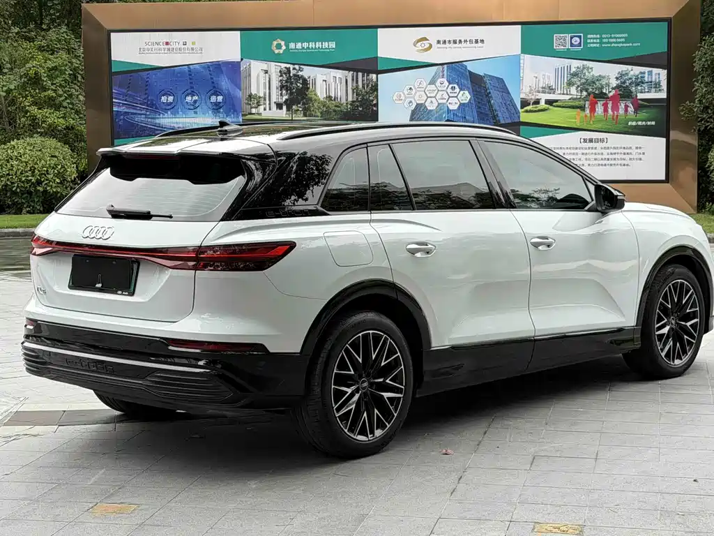 Audi Q5 e-tron — миниатюра 5