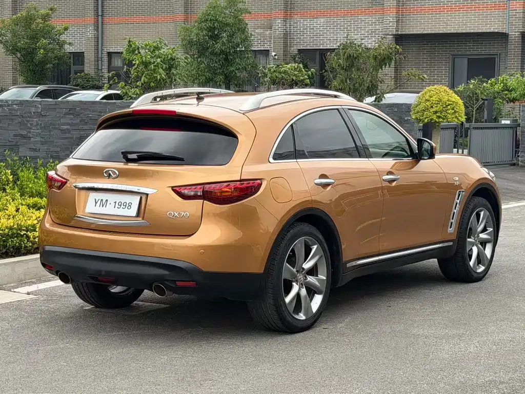 Infiniti QX70 — миниатюра 9