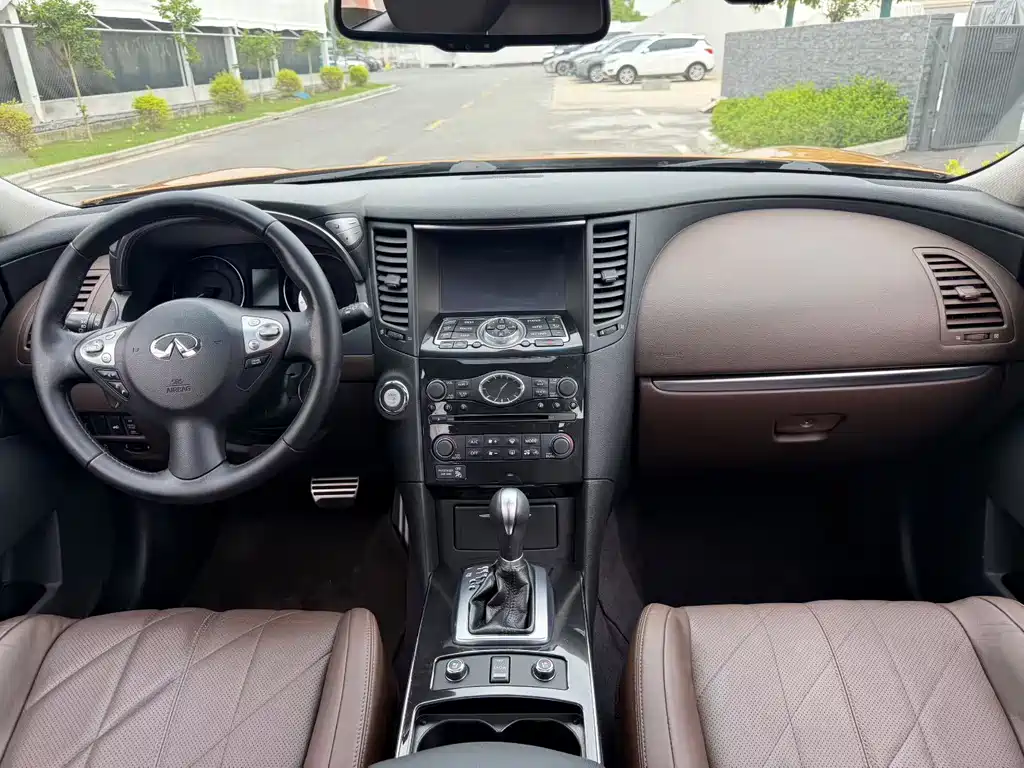 Infiniti QX70 — миниатюра 15