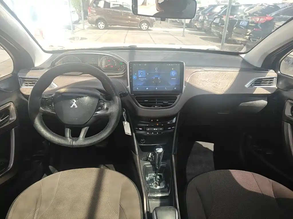 Peugeot 2008 — миниатюра 10