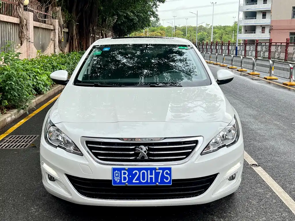 Peugeot 408 2015 1.2T AT Luxury