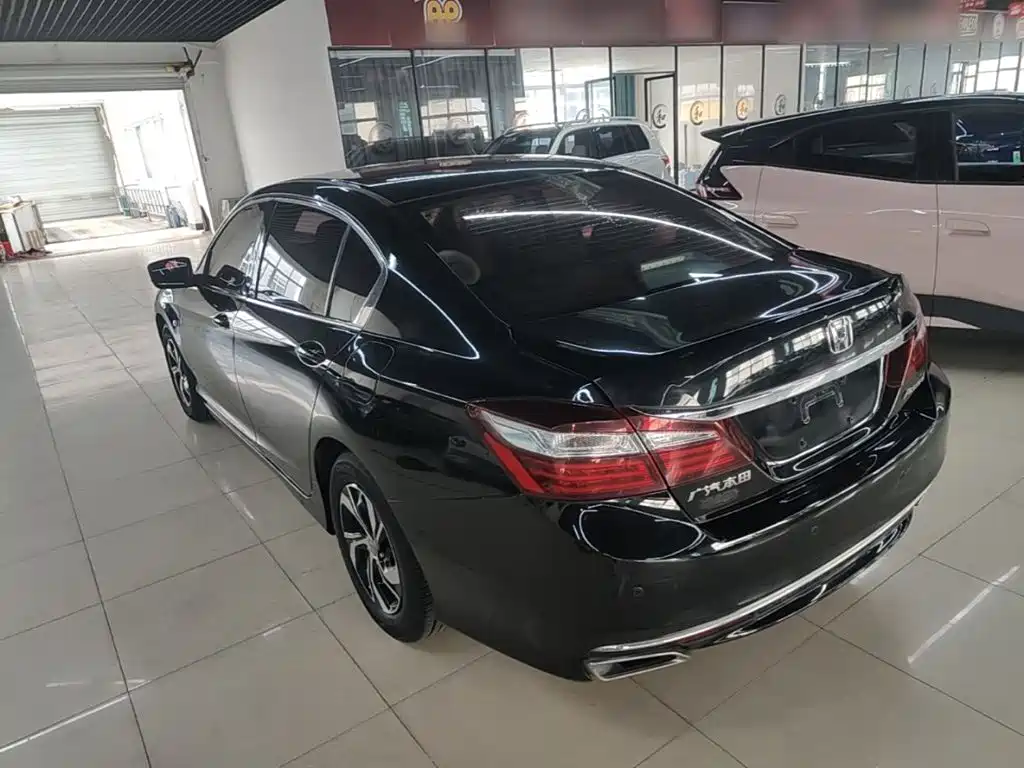 Honda Accord — миниатюра 5