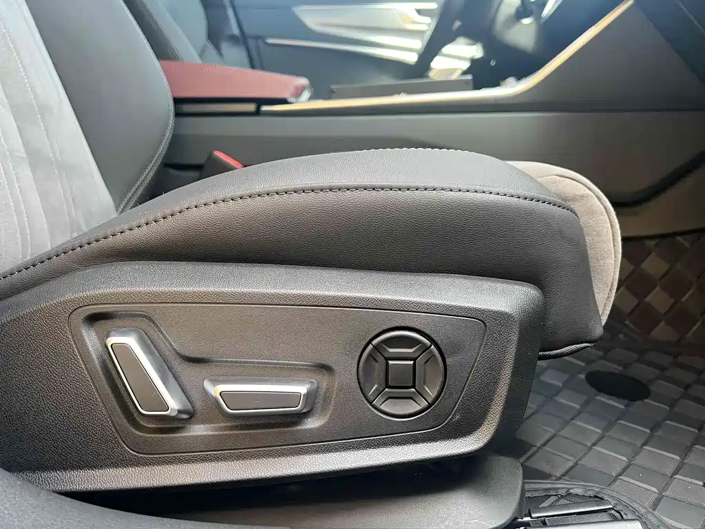Audi A6L — миниатюра 12