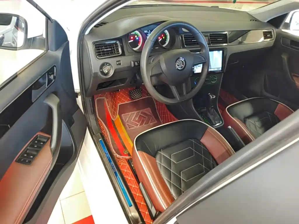 Skoda Rapid Spaceback — миниатюра 16