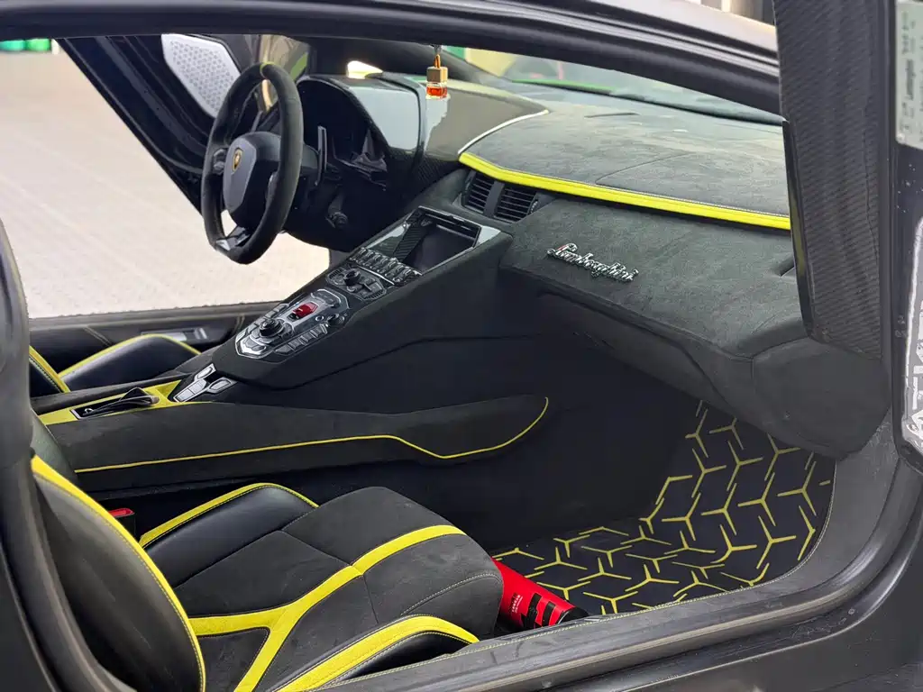 Lamborghini Aventador — миниатюра 10