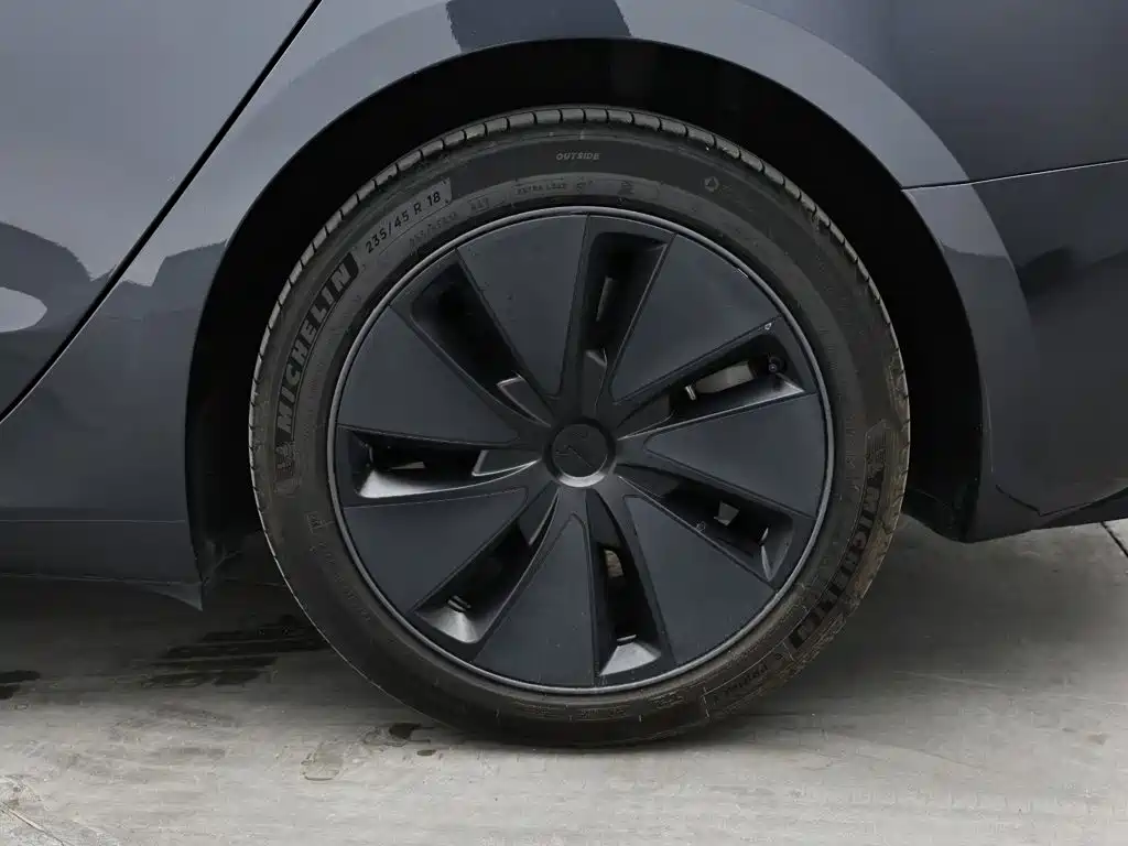 Tesla Model 3 — миниатюра 11