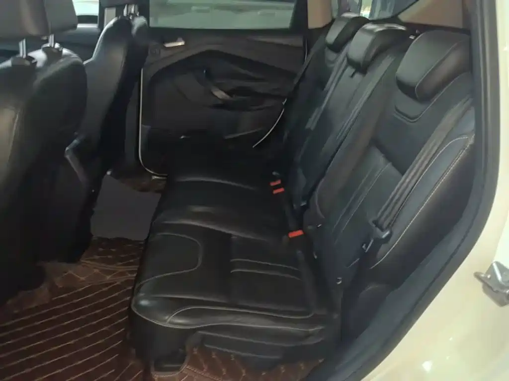 Ford Kuga — миниатюра 17