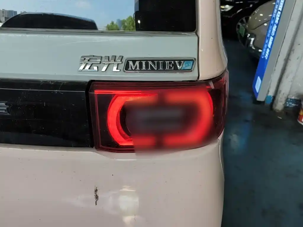 Wuling MINIEV — миниатюра 8