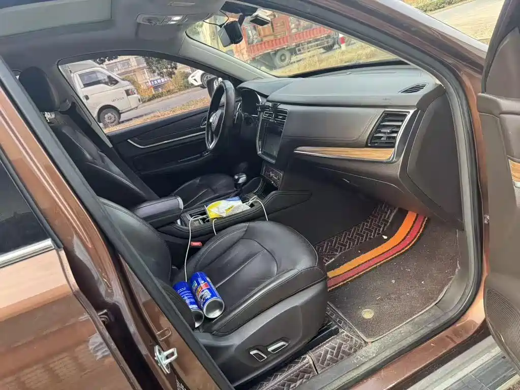 Roewe RX8 — миниатюра 7