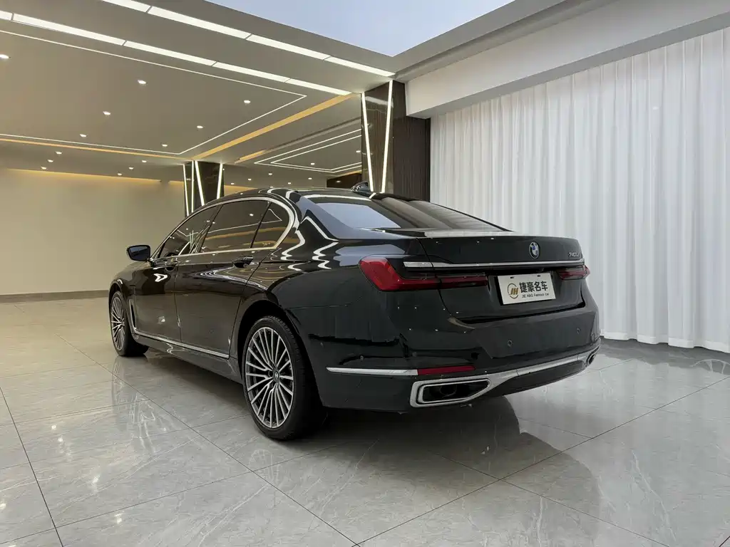 BMW 7 Series — миниатюра 13