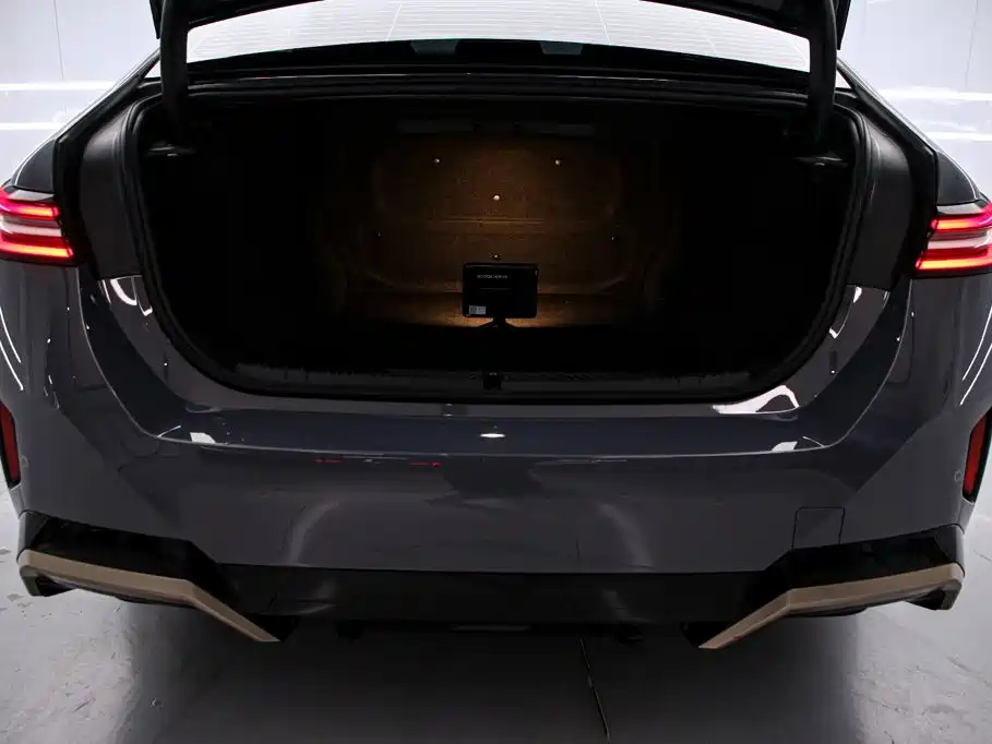 BMW 5 Series — миниатюра 18