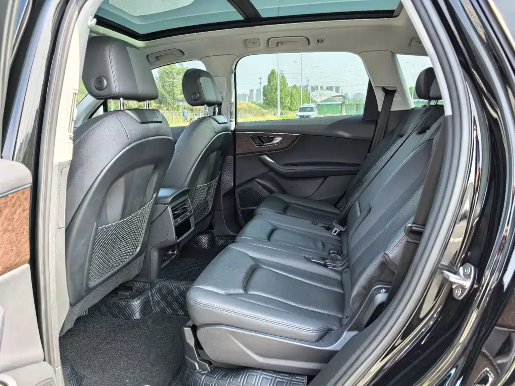 Audi Q7 — миниатюра 6
