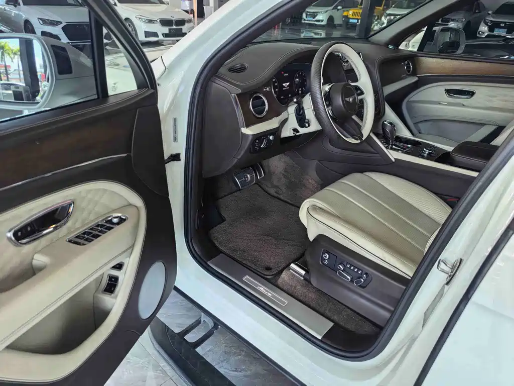 Bentley Bentayga — миниатюра 3