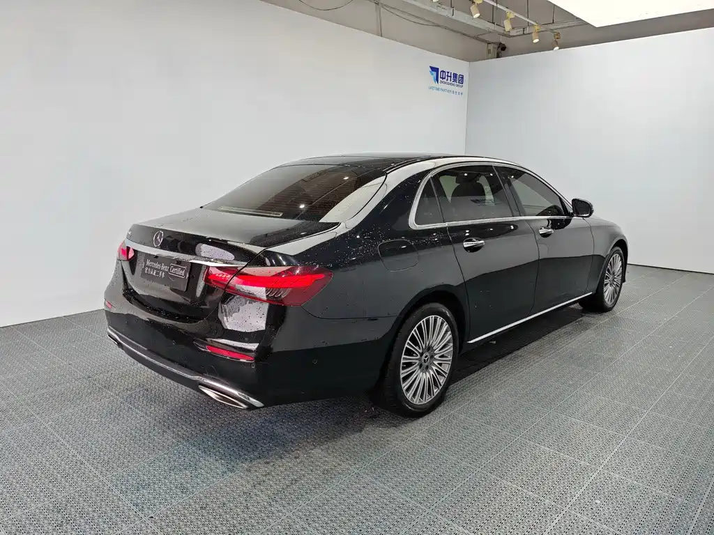 Mercedes-Benz E-Class — миниатюра 6