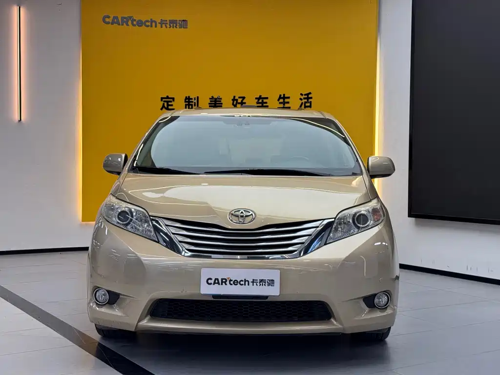 Toyota Sienna — миниатюра 2