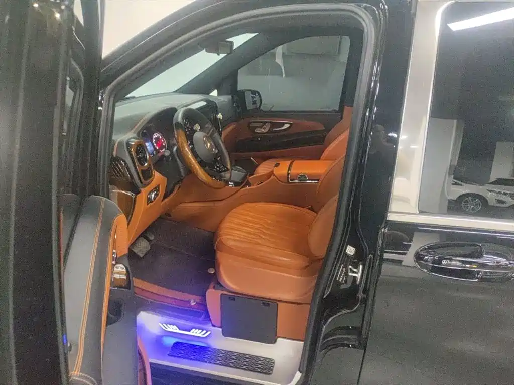 Mercedes-Benz Vito 2025 2.0T AT