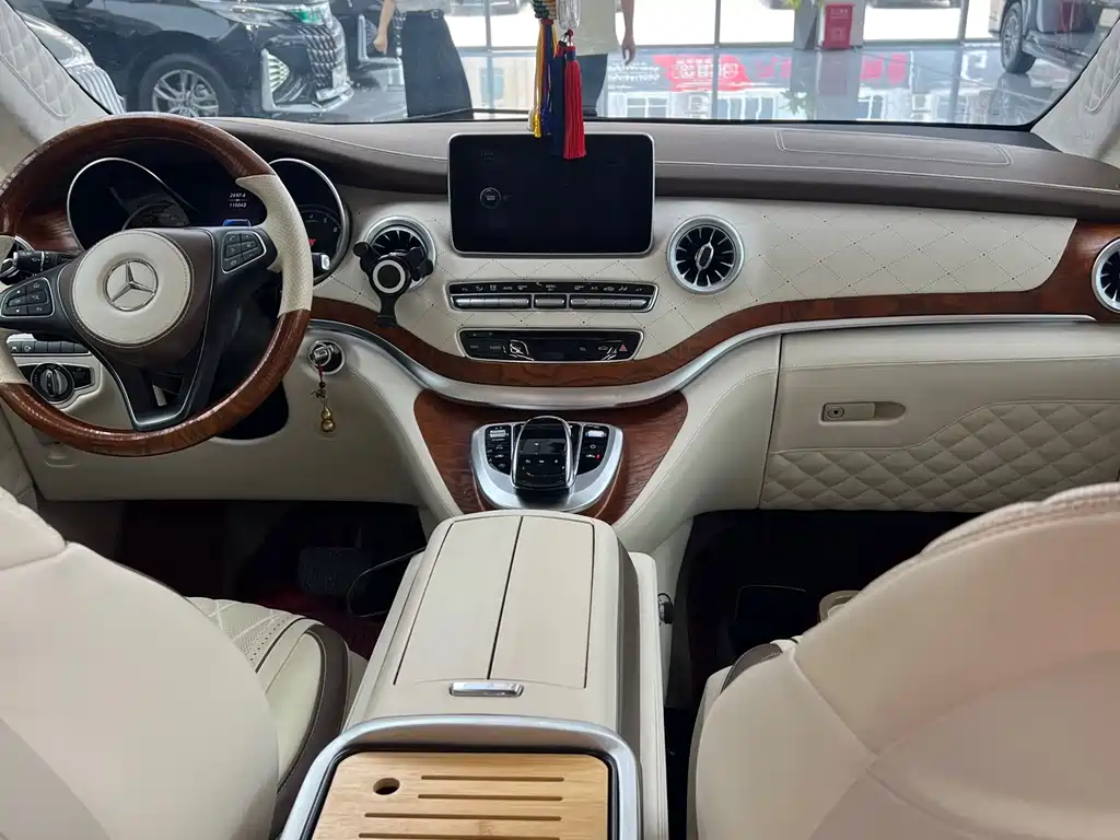Mercedes-Benz V-Class V 2018 V 260 L Luxury Long Wheelbase VI