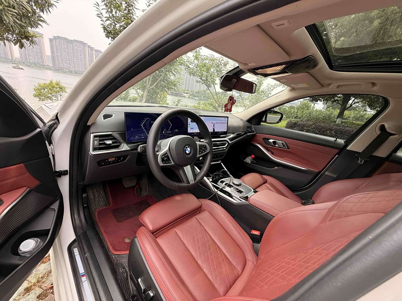 BMW 3 Series 2.0 л 2023 г. Белый, пробег 36000 км