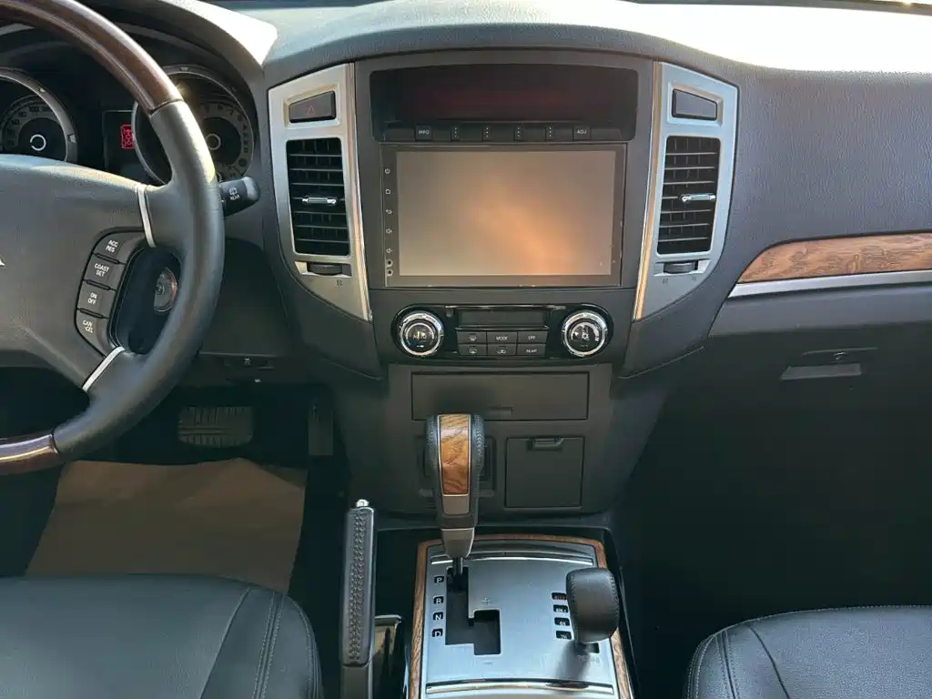 Mitsubishi Pajero (Import) — миниатюра 22