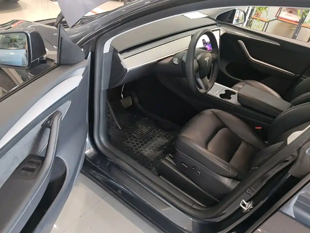 Tesla Model Y — миниатюра 16