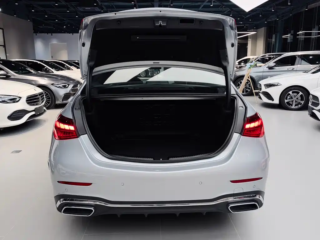 Mercedes-Benz C-Class — миниатюра 11
