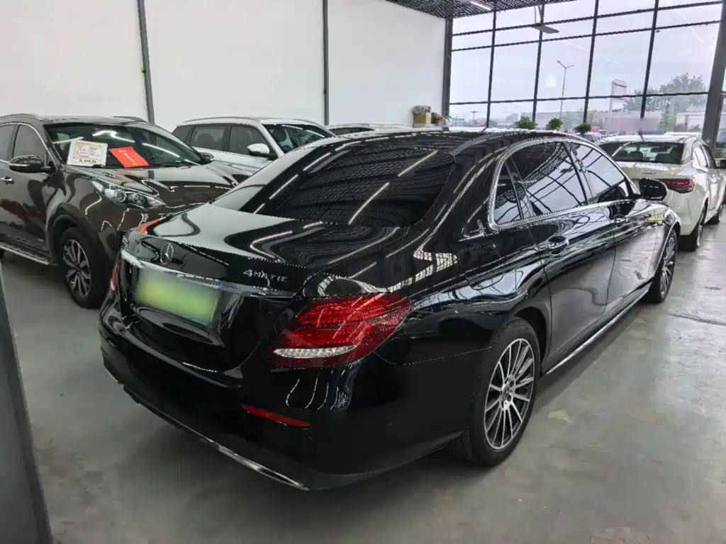 Mercedes-Benz E-Class — миниатюра 5