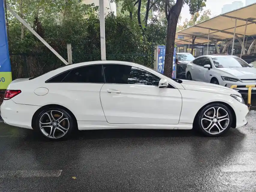 Mercedes-Benz E-Class (Import) — миниатюра 4