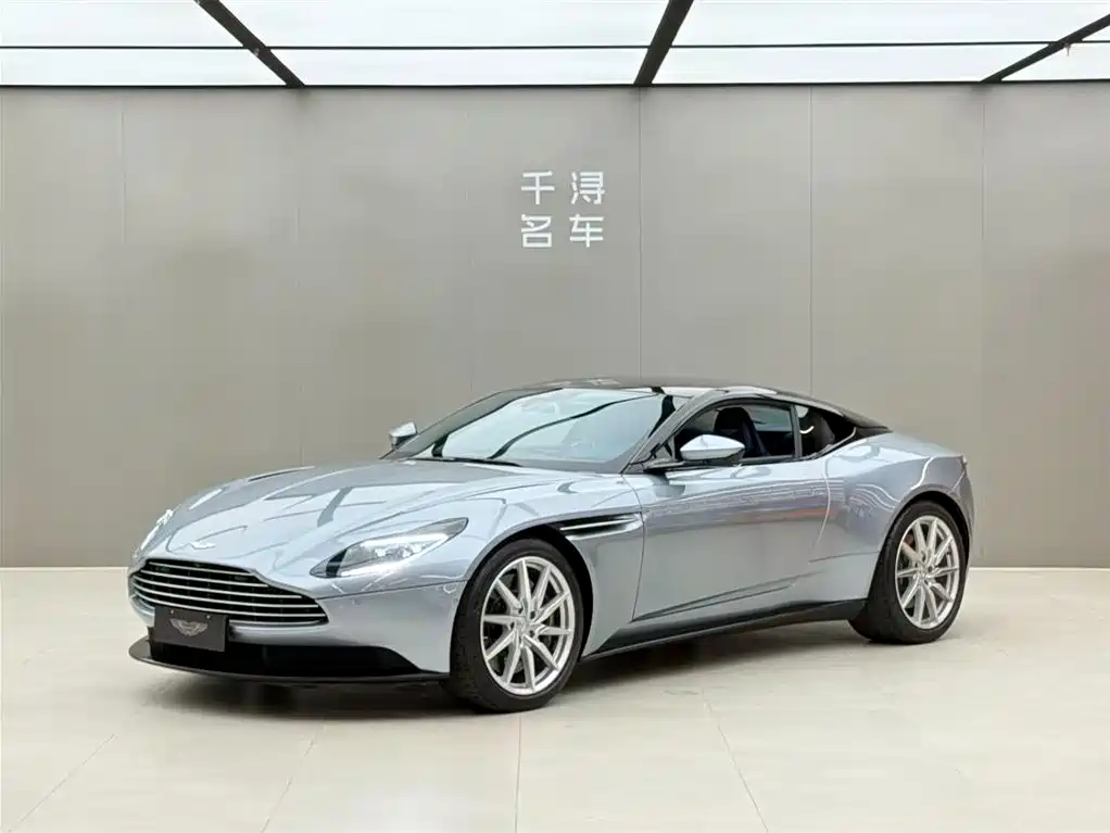 Aston Martin DB11 2021
