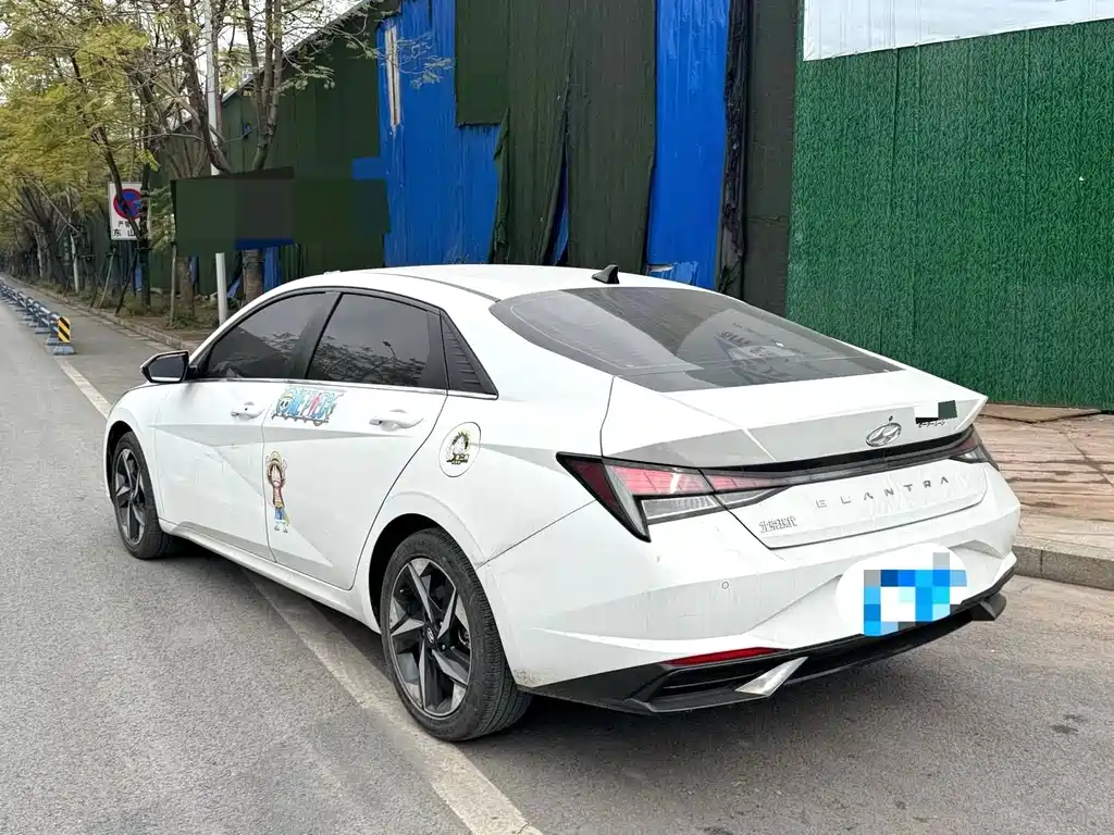 Hyundai Elantra — миниатюра 9