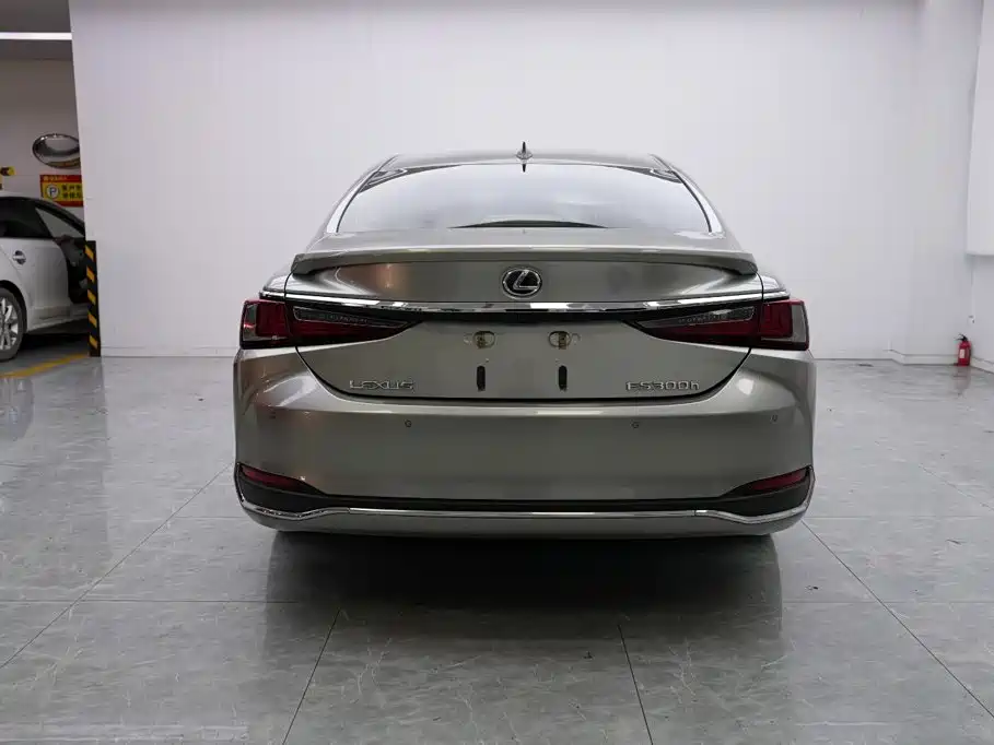 Lexus ES — миниатюра 17