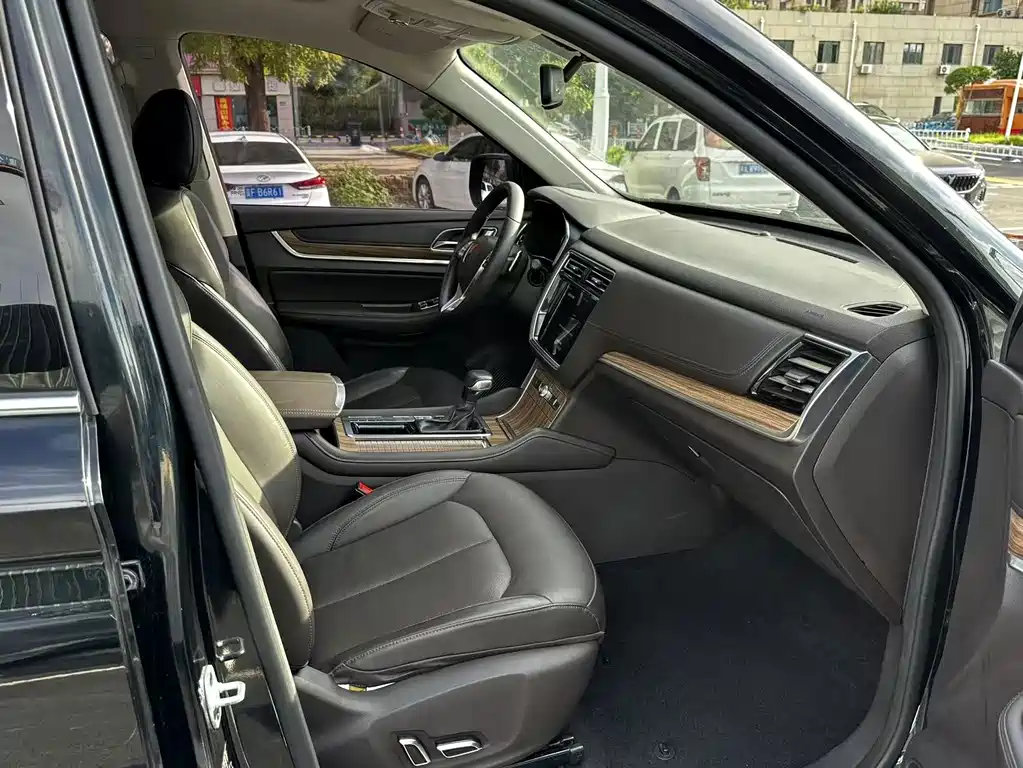 Roewe RX8 — миниатюра 10
