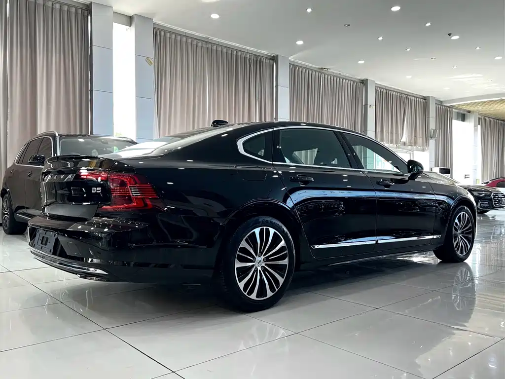 Volvo S90 2025 B5 Luxury