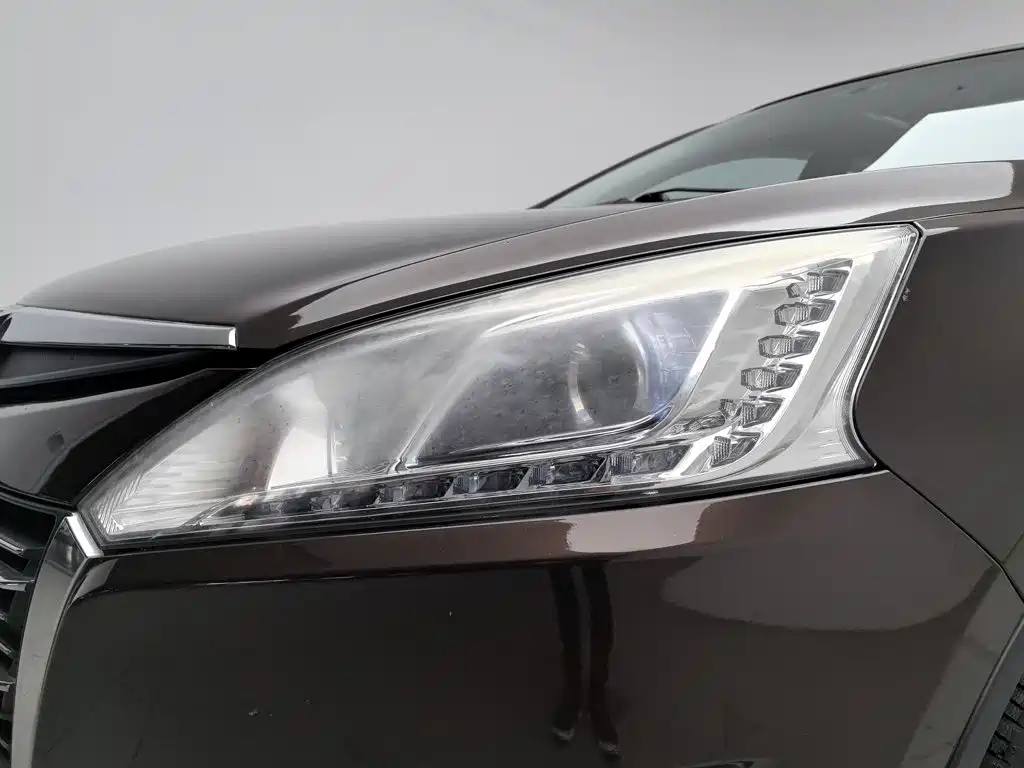Luxgen U6 — миниатюра 7
