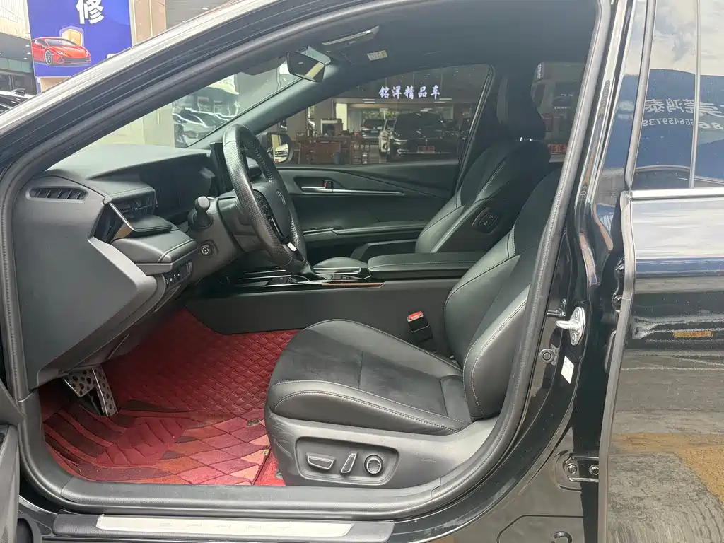 Toyota Camry — миниатюра 8