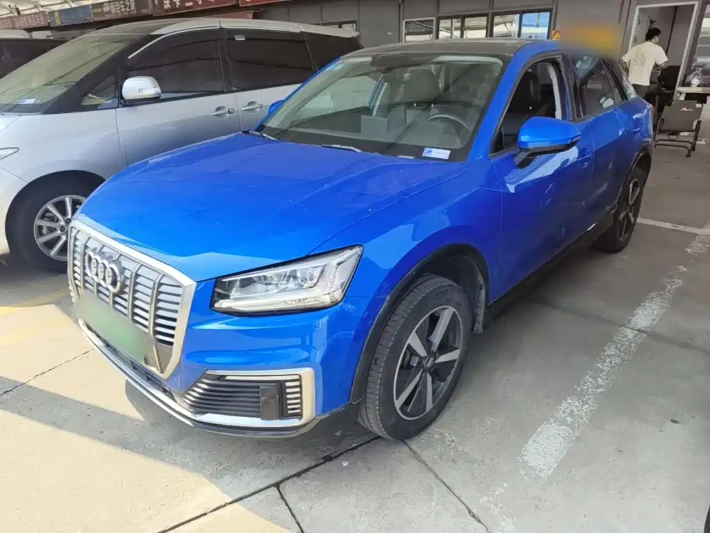 Audi Q2L E-tron