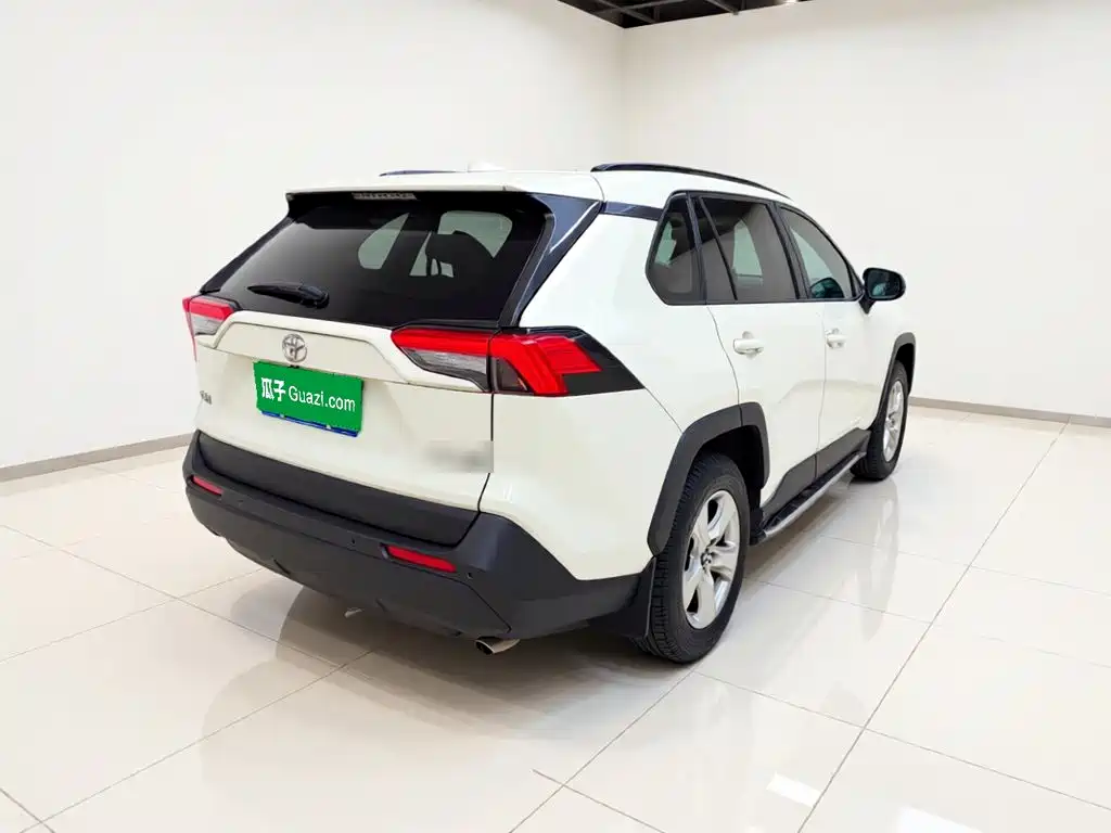 Toyota RAV4 — миниатюра 4